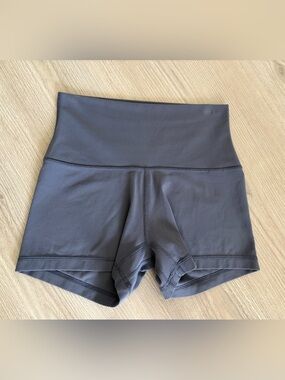 Aritzia Women's High-Rise 3” Shorts